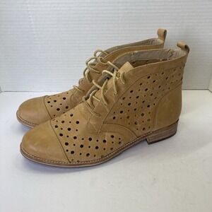 CAT Caterpillar WKBC Women's Tan Perforated Lace-Up Size 9 Ankle Boots